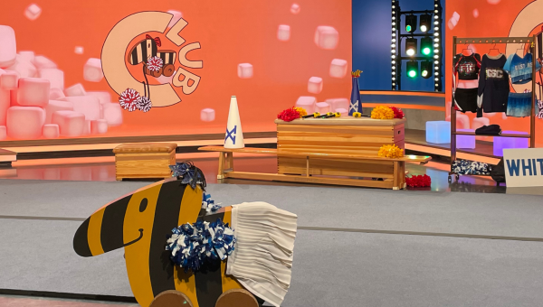 Fernseh-Reportage: Tigerenten-Reporterin Emilia bei den TVC Allstars